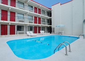 Days Inn & Suites By Wyndham Indianapolis Airport East Extérieur photo