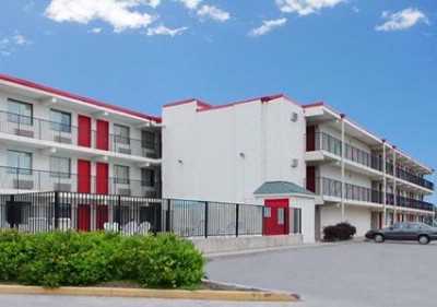Days Inn & Suites By Wyndham Indianapolis Airport East Extérieur photo