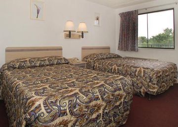 Days Inn & Suites By Wyndham Indianapolis Airport East Extérieur photo